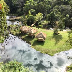 Landschaft am Wasserfall Bolavenplateau Südlaos