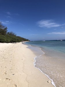 strahlend weißer Sand auf Gili Trawangan direkt vor Vila Almarik