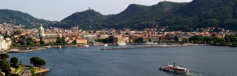 Oberitalienischer Seenzauber Panoramablick