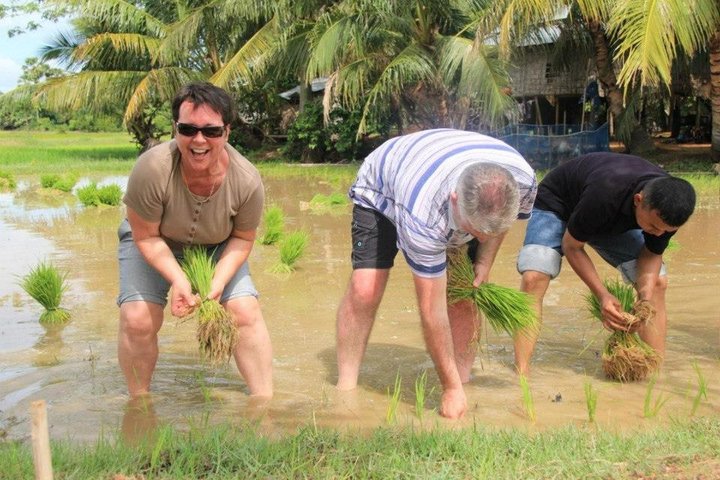 Mithilfe am Feld in Kompheim nahe Siem Reap