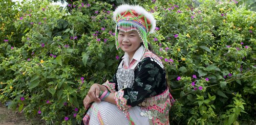 Angehörige der Hmong Minderheit in Tracht