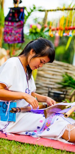 Handwerk beim Yi Peng Fest Chiang Mai