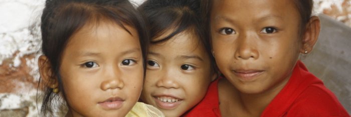 Kinder in Laos. Bei Laos-Individualreisen begegnen Sie den Menschen im Land persönlich.